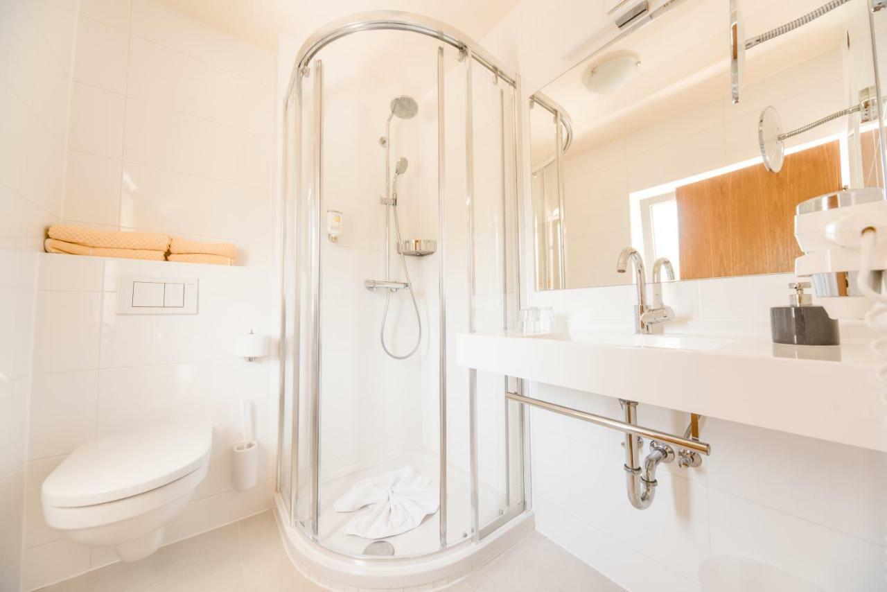 Hotel St. Hubertushof Bad Gleichenberg Bagian luar foto